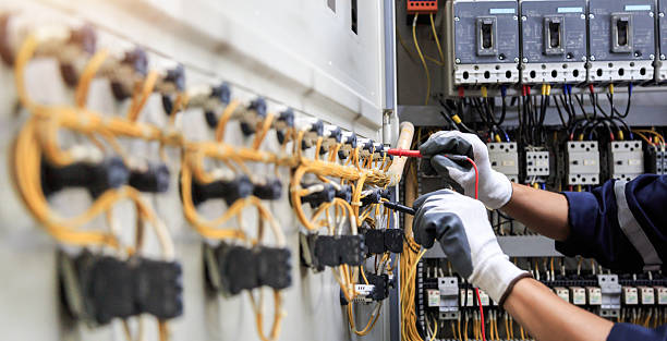 Professional Electrician technician working in Waverly, MI